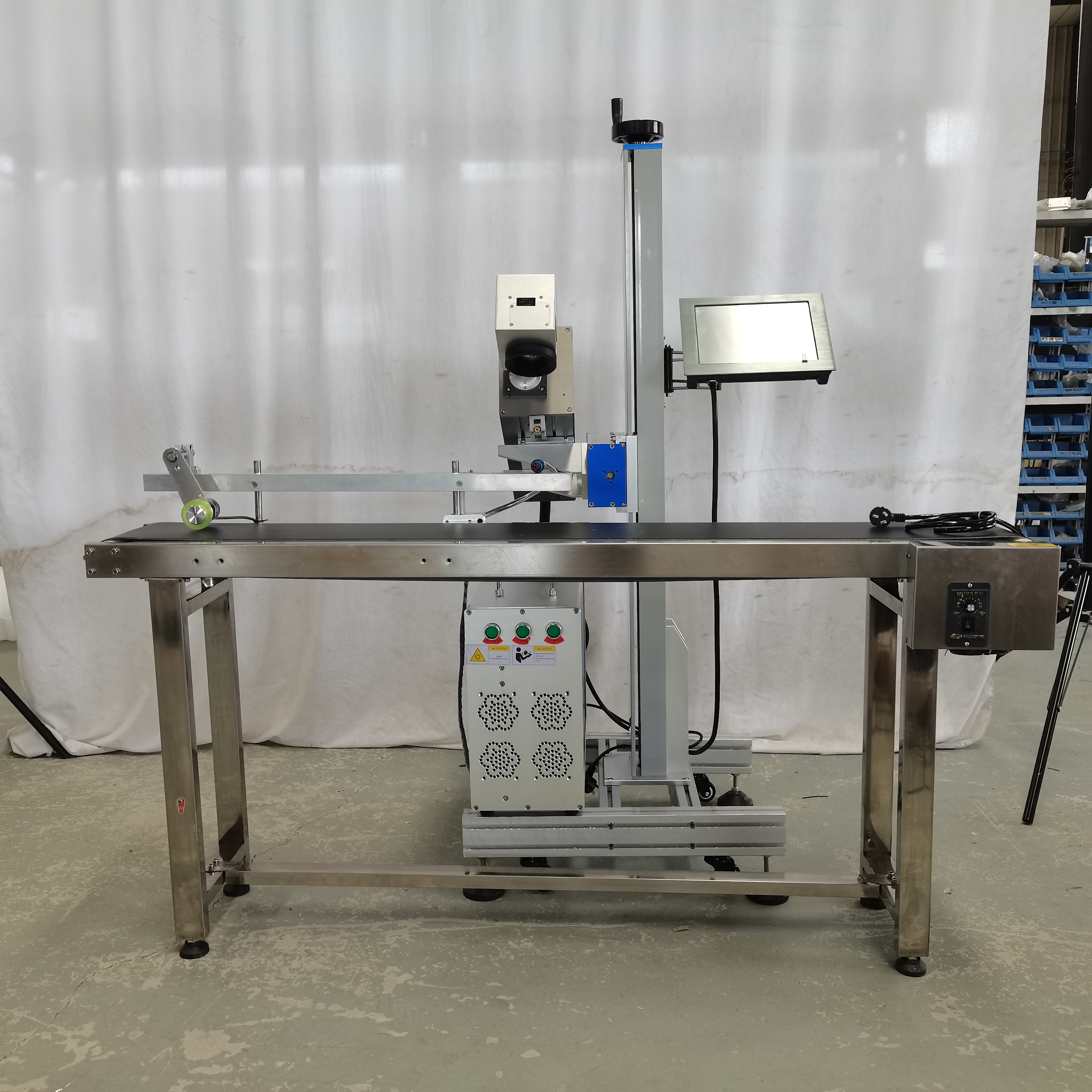 Máquina de marcado y grabado láser de CO2 voladora