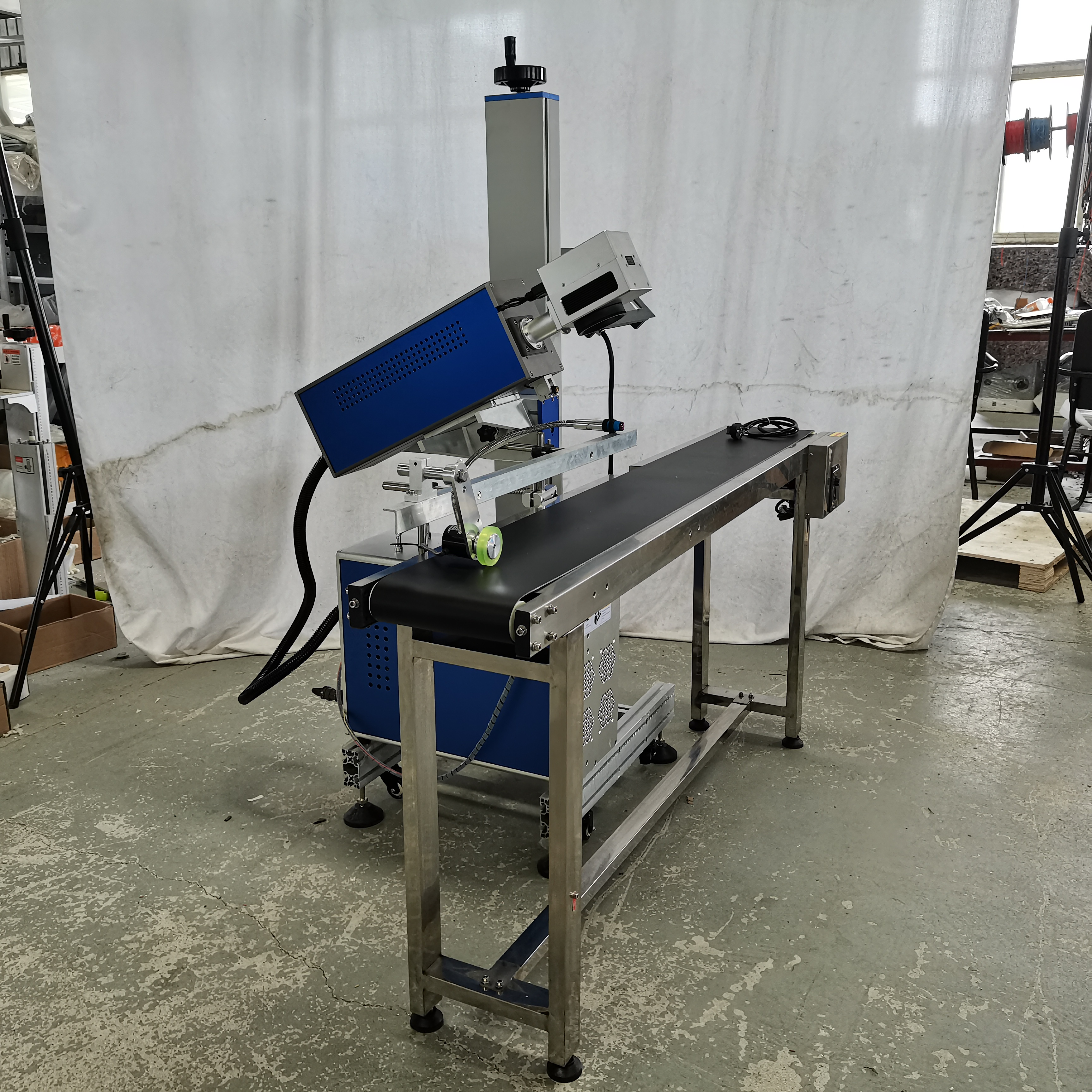 Máquina de marcado láser de CO2 voladora
